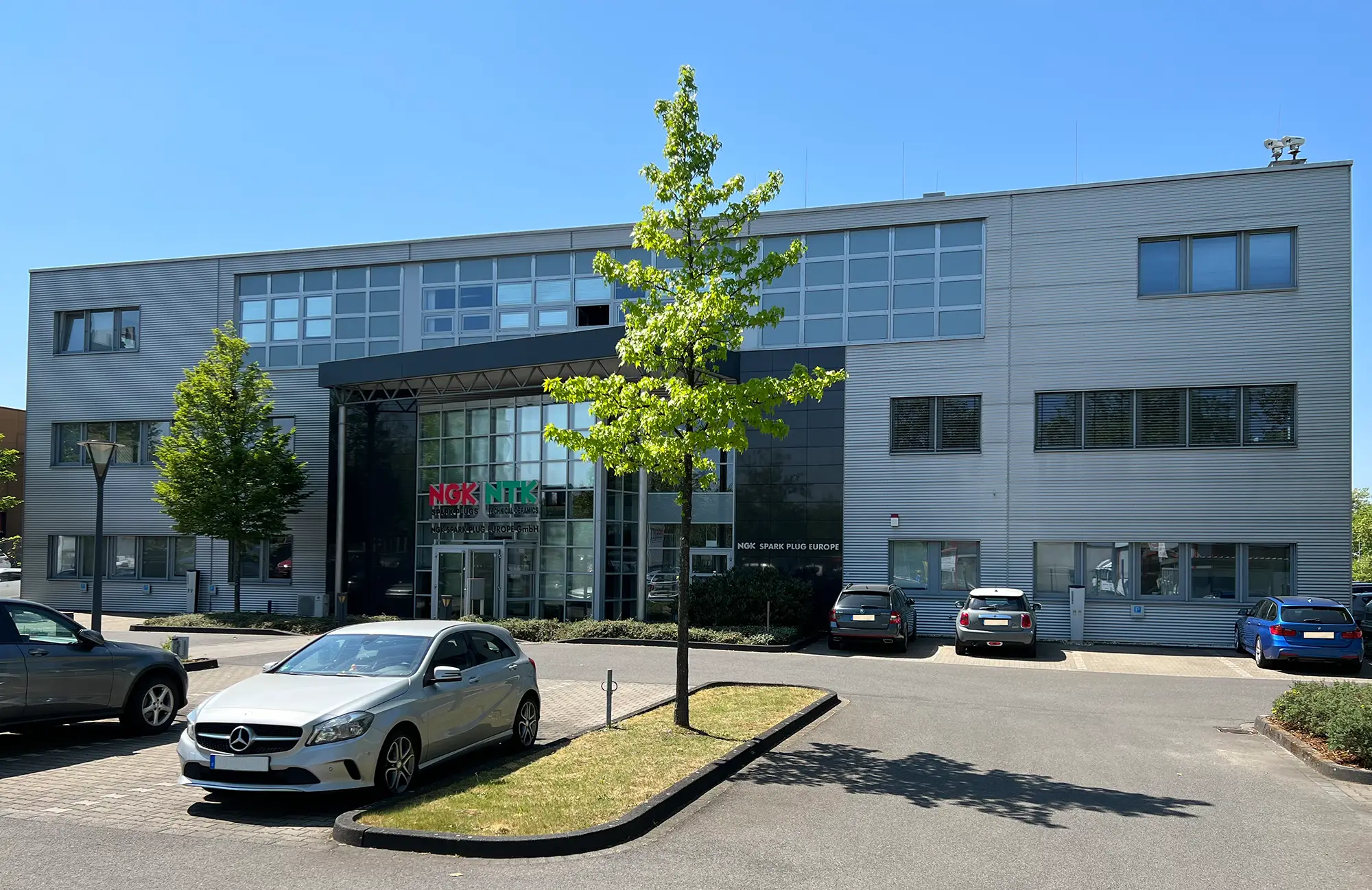 Ciocar Referenz NGK 01-Haupteingang-Ratingen