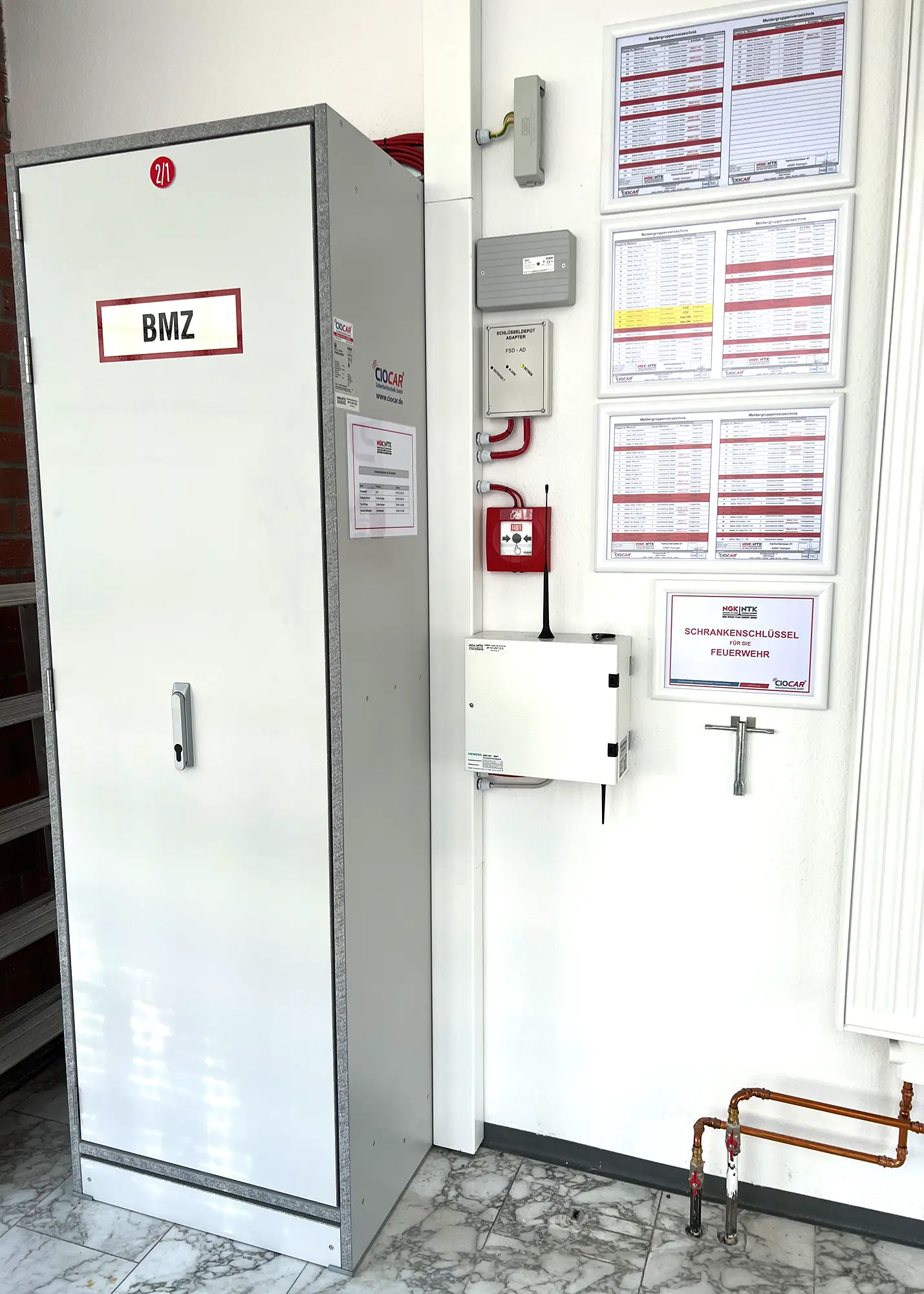 Ciocar Referenz NGK 01-Haupteingang-Ratingen Brandmelde- und Einbruchmeldeanlage