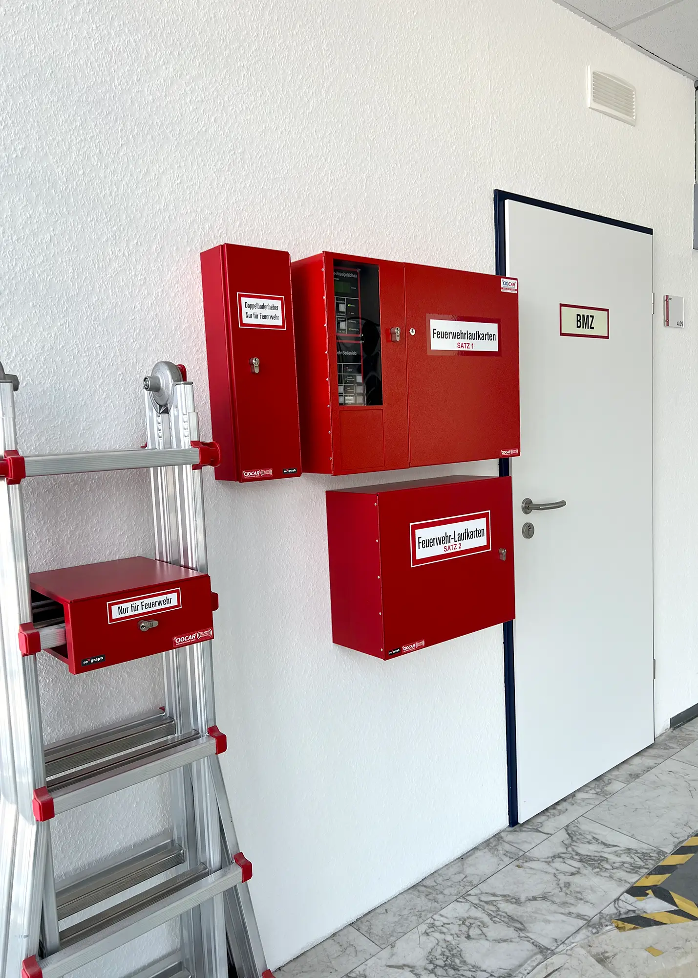 Ciocar Referenz NGK 01-Haupteingang-Ratingen Brandmelde- und Einbruchmeldeanlage